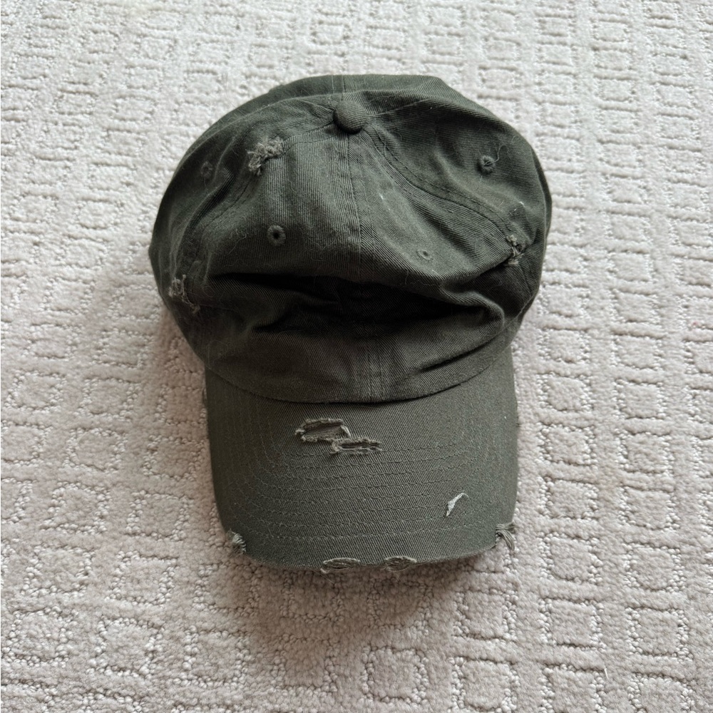 Men’s distressed hat